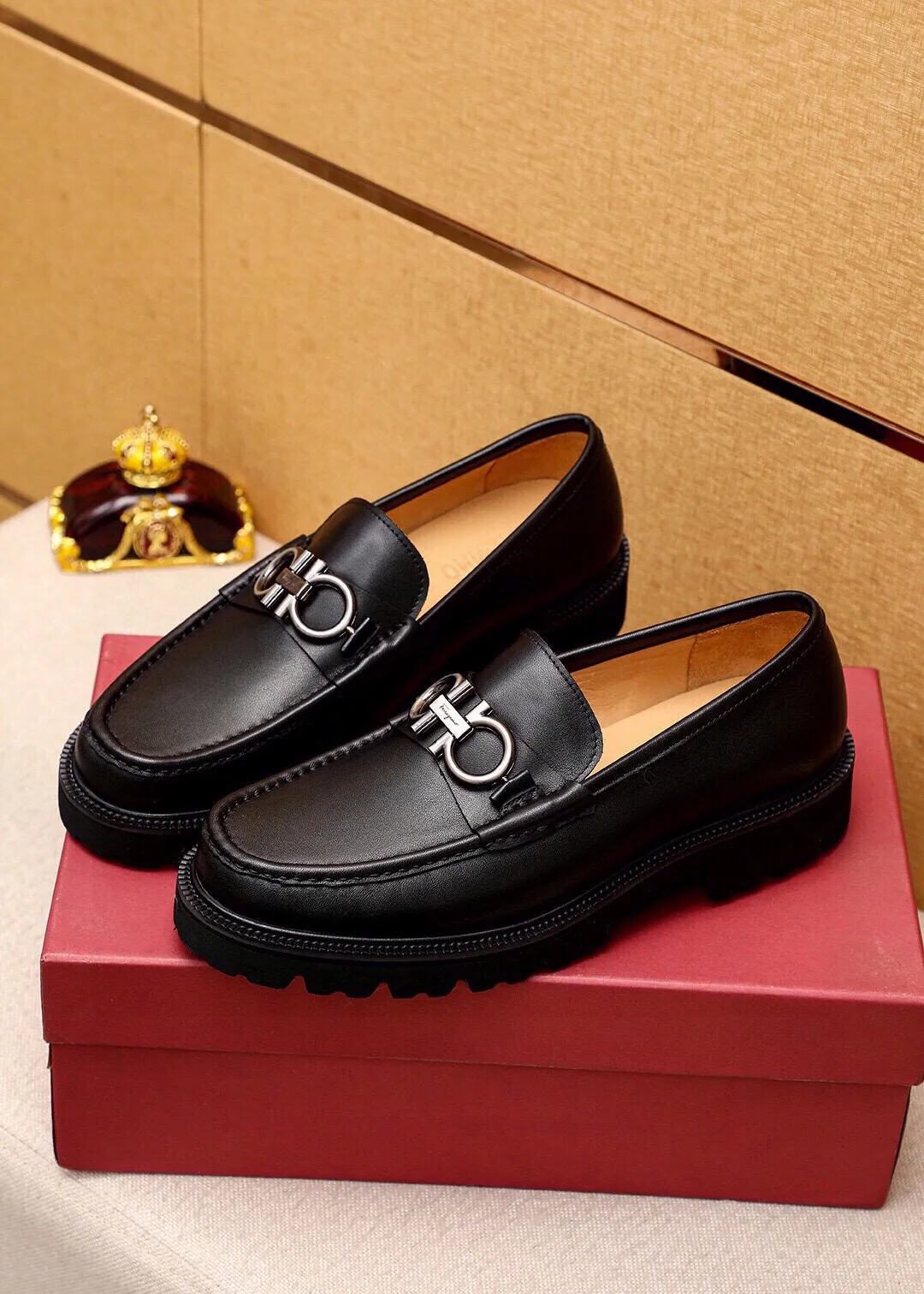 Men's shoes 💰580 💐 Product trademark: Ferragamo "Ferragamo" casual leather shoes Regular size: 38-44 (45.46🉑️customized) Product materials: Selected imported first-layer calfskin upper + luxury hardware buckle, imported water-dyed cowhide leather lining. Strong three-dimensional visual effect, original outsole color: 4⃣️seed leather materials available